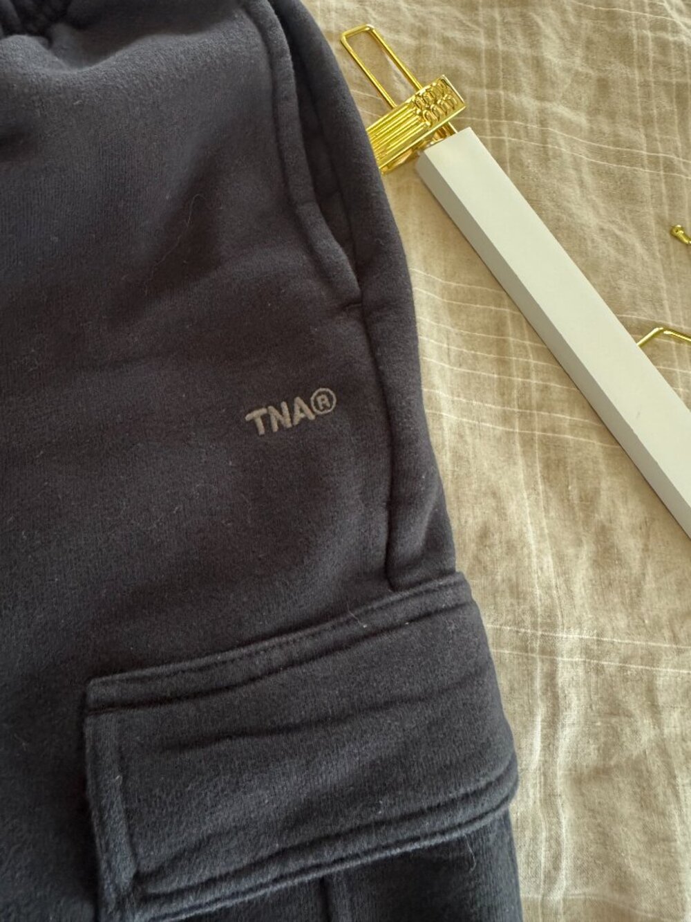 Aritzia TNA Cozy Sweatfleece Mega Cargo Sweatpant - Picture 7 of 12